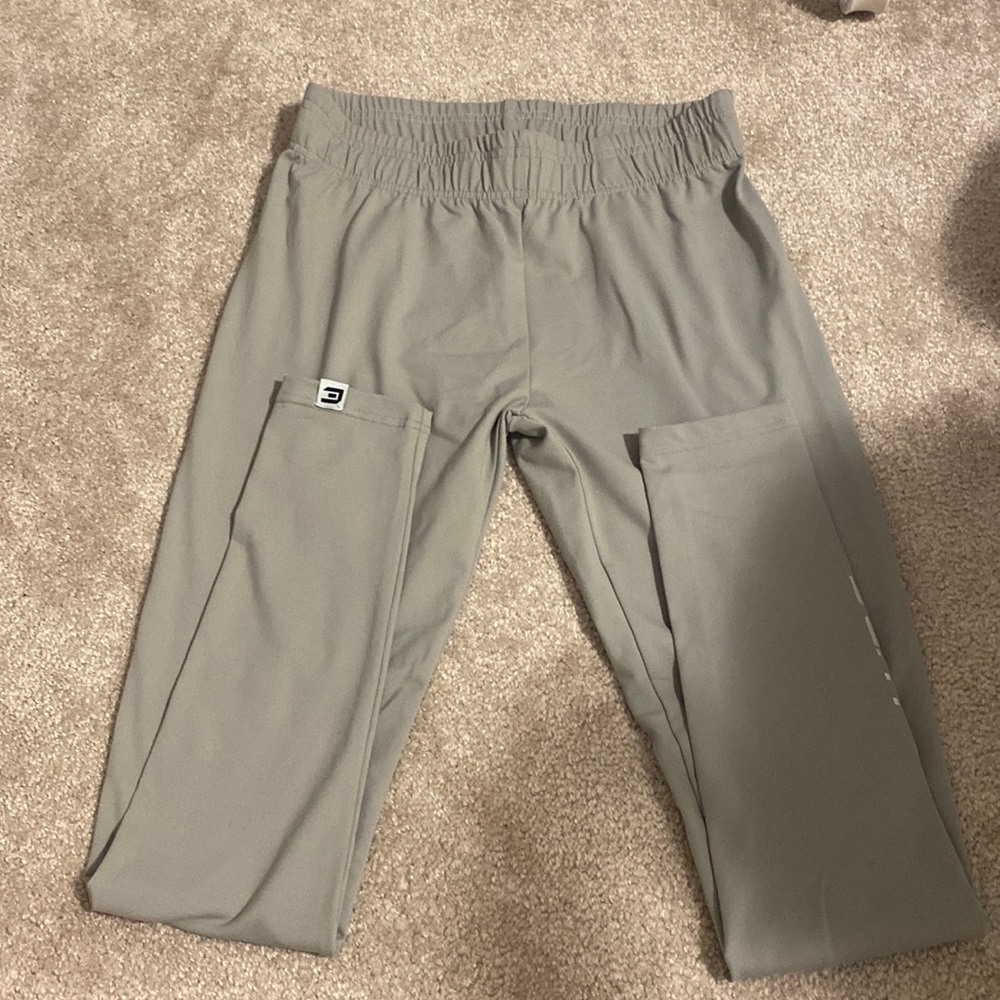 NWOT - ECHT grey core leggings